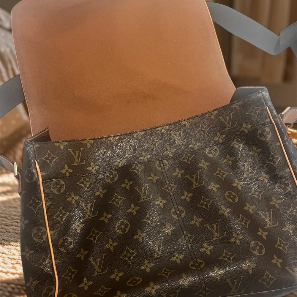 Louis Vuitton Dark Brown Monogram Messenger Bag - Picture 3 of 7